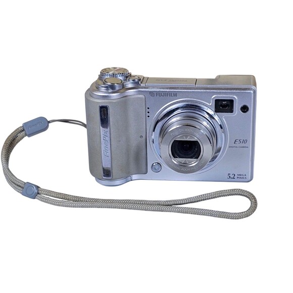 Fujifilm FinePix E510 5.2 MP Compact Silver Digital Camera Made In Japan Tested! - Picture 1 of 16